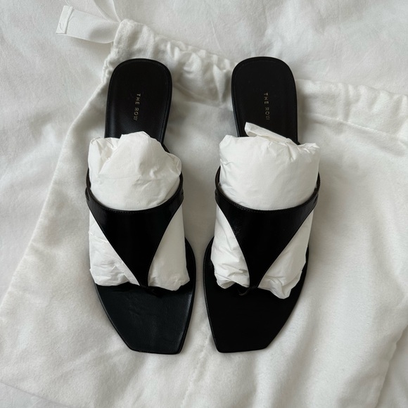 The Row Graphic Thong Sandal in Chocolate - Picture 4 of 10